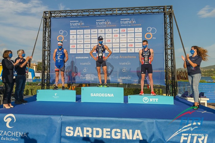 Coppa del Mondo di triathlon, ad Arzachena vincono Flora Duffy e Vincent Luis