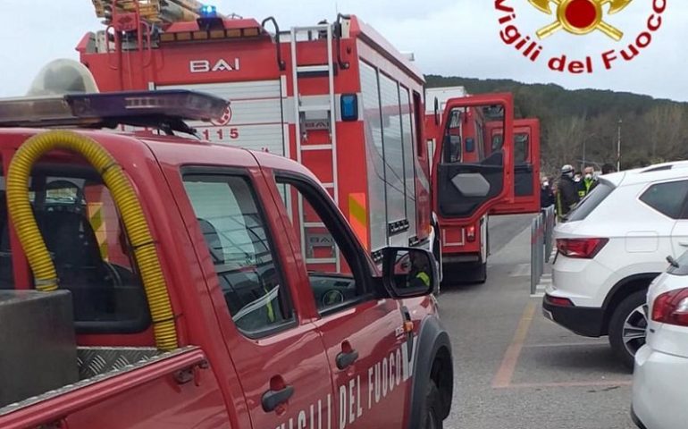 Quartu, esplode piano cottura mentre cucina: donna ustionata