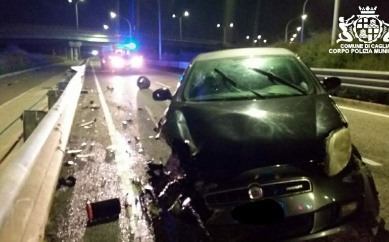 Cagliari, incidente sull’Asse Mediano: perde il controllo dell’auto e finisce sul guard rail