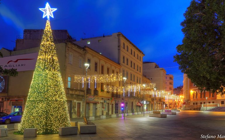 A Cagliari la pandemia non toglierà le luci di Natale: piazza Garibaldi avrà il suo albero