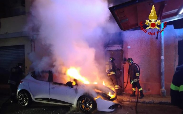 Paura a Quartu: padre, madre e bimba bloccati in una casa in fiamme, salvati dai Vigili del Fuoco