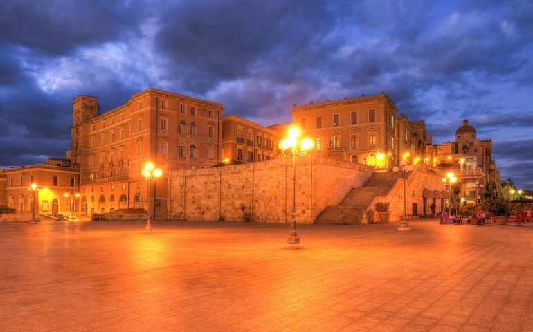 La foto: il cielo cupo, l’imbrunire e il Bastione deserto, i bei momenti non sono finiti, solo rimandati