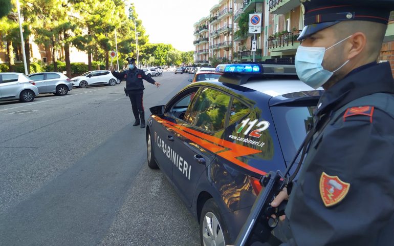 Cagliari: ubriaco si schianta sulla pensilina della fermata, salvi per miracolo due passeggeri in attesa