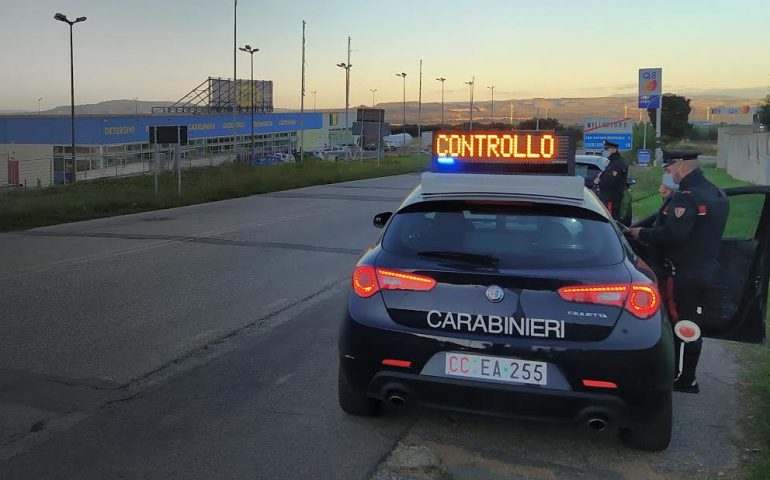 Villacidro, aggredisce i Carabinieri con calci e pugni: arrestato