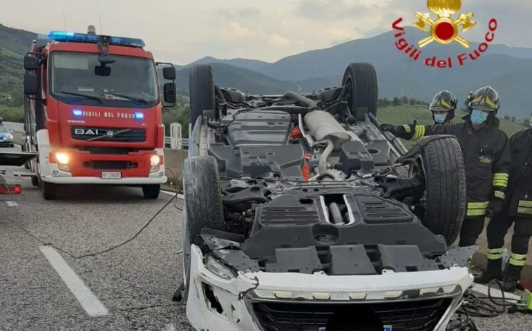 Auto si ribalta sulla SS 131 DCN al Km 119 direzione Olbia: un ferito