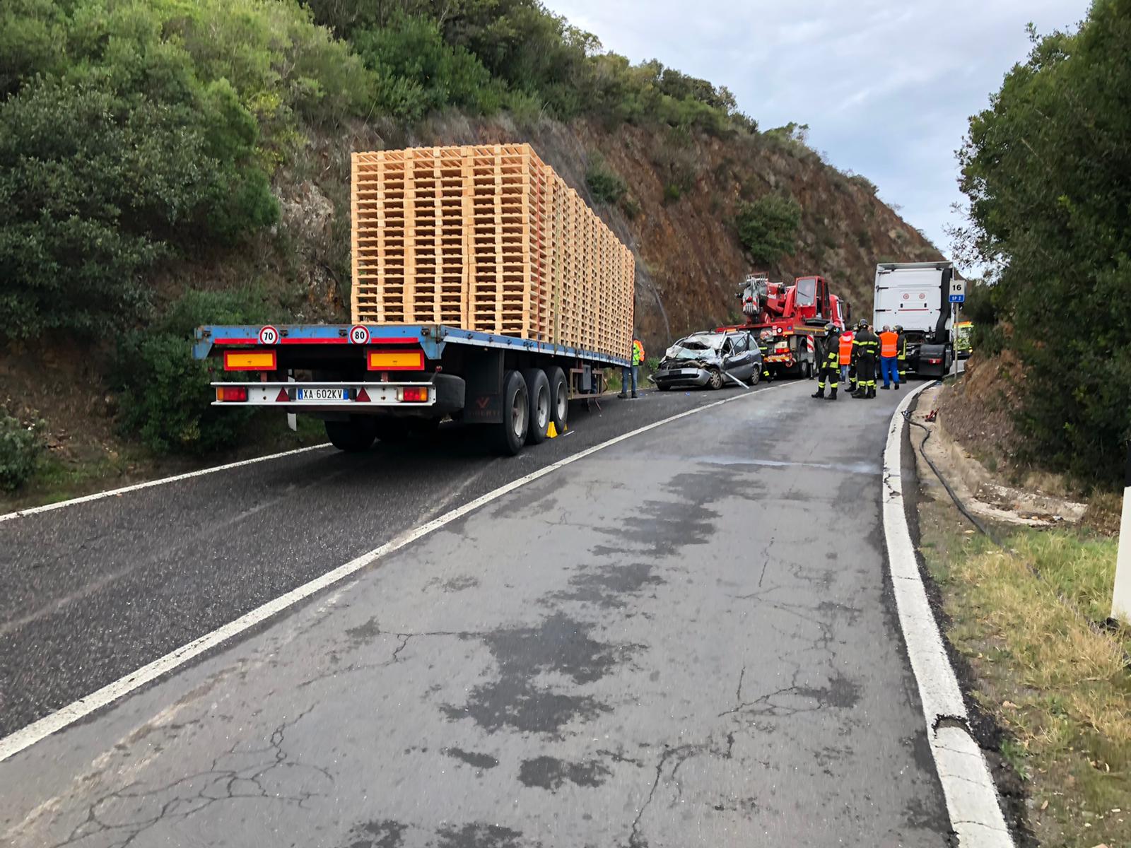 Incidente sulla Pedemontana tir contro auto, tre feriti Cagliari