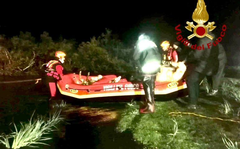 Ozieri: 50 pecore rimangono intrappolate dalla piena, le salvano i Vigili del Fuoco