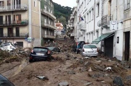 (Video) Dramma a Bitti, fiume d’acqua e fango nel centro abitato: un morto e un disperso