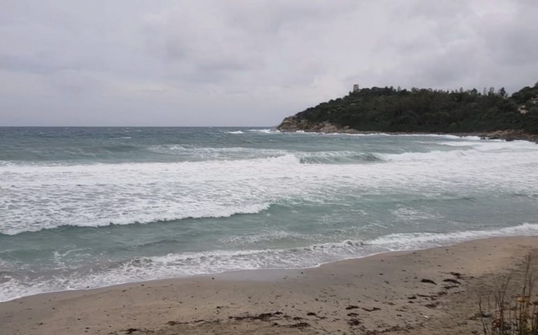 (Video) Ogliastra, Porto Frailis: le onde del mare si fanno minacciose prima dell’arrivo del maltempo