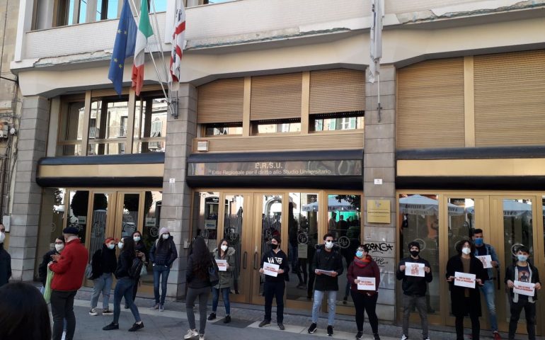 “Ersu, boga su dinai”, cori di studenti universitari in sit-in: la risposta dell’Ente in un comunicato