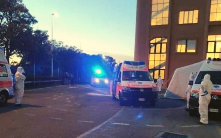 Nuoro, pazienti Covid al piano zero del San Francesco, fioccano le polemiche