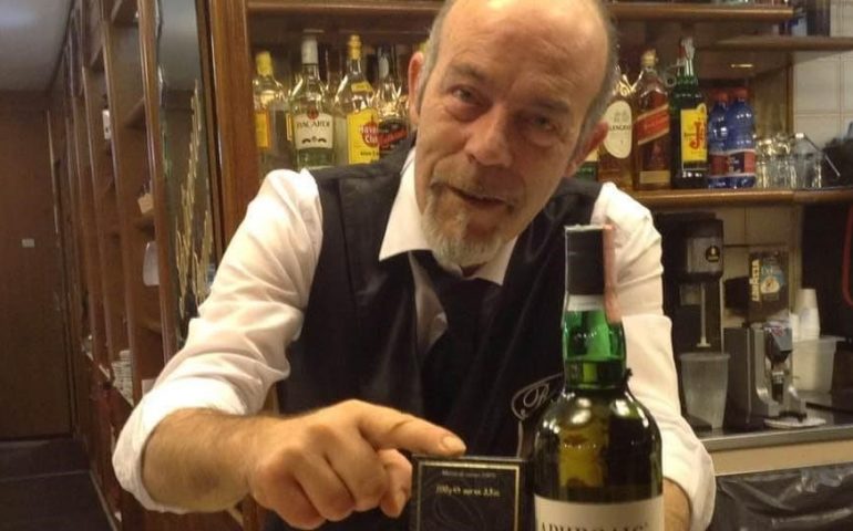 Cagliari saluta Roberto Ibba, lo storico barista che serviva colazioni e “Buongiorno”