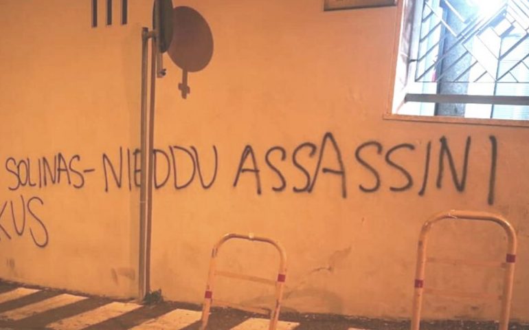 “Solinas-Nieddu assassini”: a Cagliari un’altra grave scritta minacciosa alla Giunta sarda