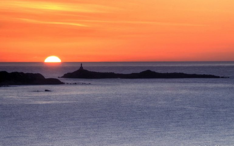 La foto. Una magnifica alba all’isola dei Cavoli