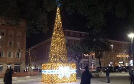 albero di natale piazza garibaldi 2020