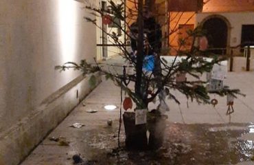 albero-natale-bruciato