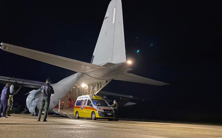 Sassari: bimba di 7 mesi trasferita al Gaslini con volo militare, ad altre patologie si è aggiunto il covid