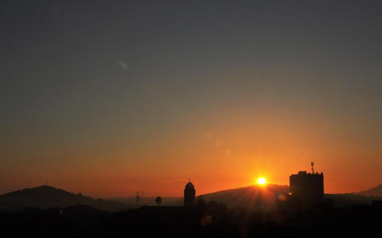 La foto. Alba a Guspini nello scatto di Emilio Usai