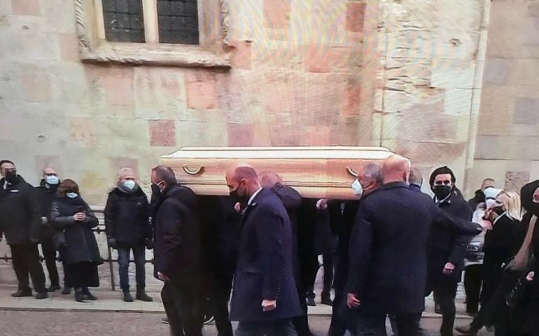 Sciacalli senza pietà: svaligiata la casa di Paolo Rossi nel giorno dei suoi funerali
