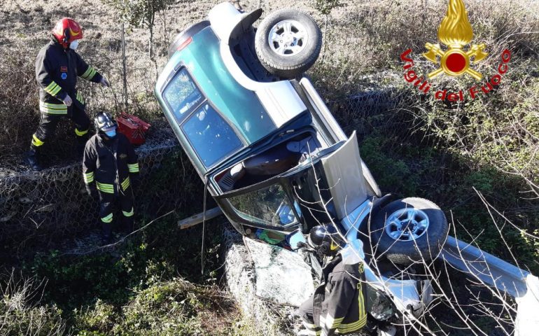 Fuori strada con l’auto: grave la donna di 66 anni che era alla guida