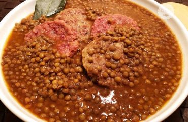 La ricetta Vistanet di oggi: lenticchie in umido. Perché si mangiano a Capodanno?