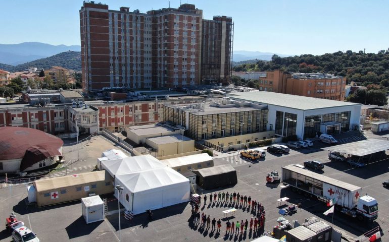 Nuoro, allerta meteo: chiusura temporanea ospedale da campo e trasferimento pazienti Covid