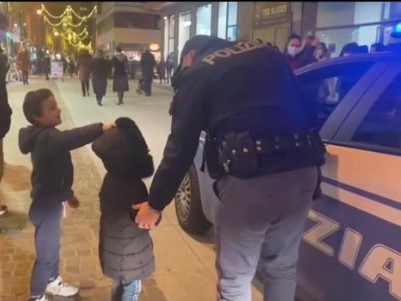 La Polizia di Stato di Cagliari fa gli auguri alla città con un bellissimo video