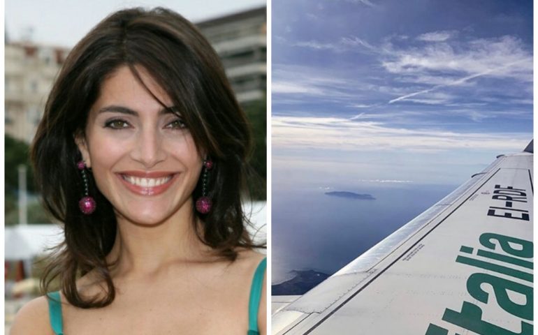 Alitalia lascia a terra Caterina Murino, l’attrice: «Informatevi, prima di giocare con la vita delle persone»