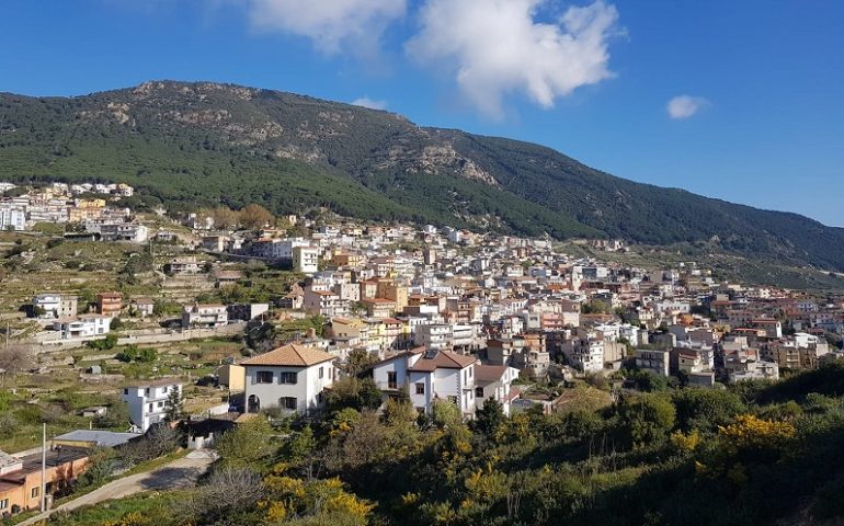 Covid-19, nuovi contagi ad Arzana: il sindaco Stochino chiude precauzionalmente le scuole