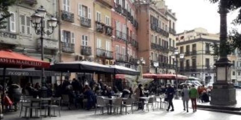 Da domani la Sardegna torna in zona gialla: ristoranti e negozi aperti, spostamenti liberi