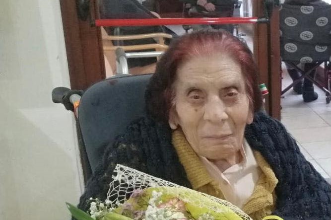 Jerzu, Ida Mereu festeggia 102 anni. L’Amministrazione: “Un abbraccio da tutta la comunità”