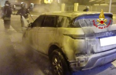 incendio-auto-enardu