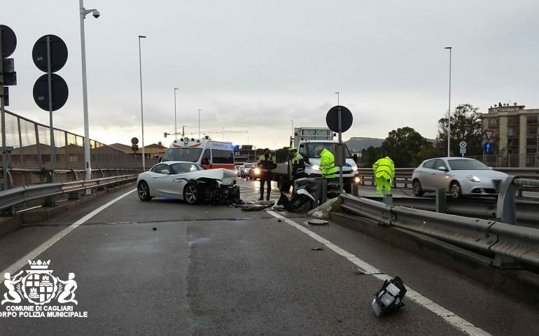 Cagliari, auto si schianta contro il guard rail: 60enne contuso trasportato all’ospedale