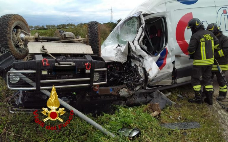 incidente-furgone-fuoristrada-sassari (2)