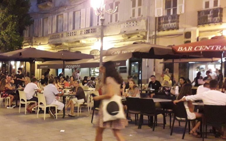 piazza-yenne-cagliari-bar