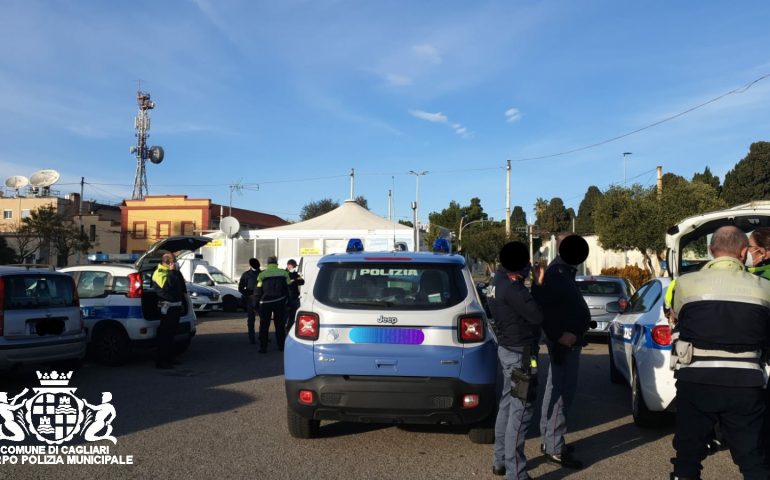 Bonaria, chiosco con persone intente a consumare: interviene la Polizia Locale