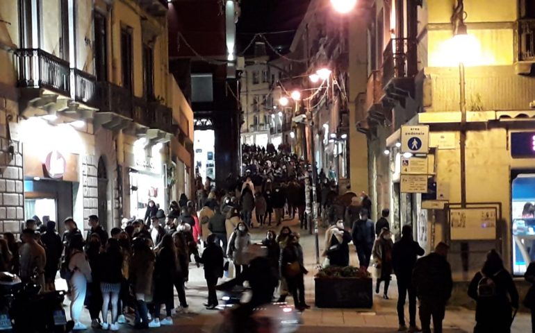 Ultimo sabato giallo nell’Isola: a Cagliari nessuno vuole rinunciare alla passeggiata in centro