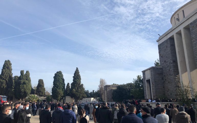 Cagliari, folla di amici ai funerali di Gimmy De Agostini