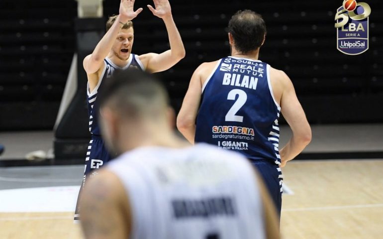 Basket, la Dinamo passa a Bologna: sardi superano Fortitudo 89 a 79