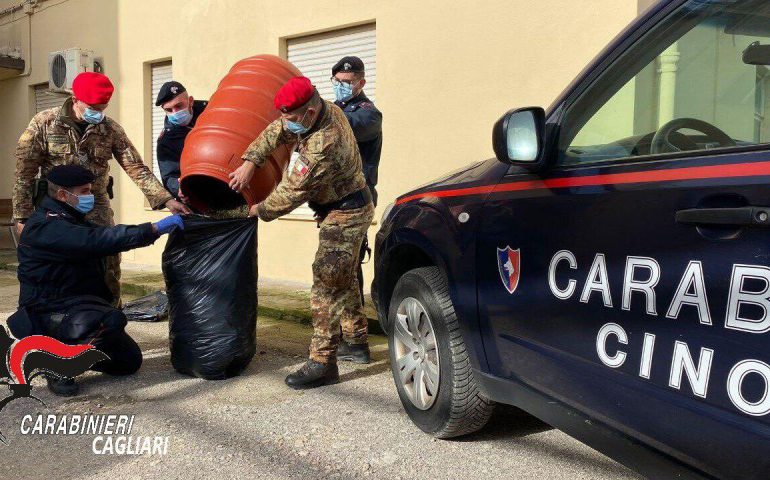 Sanluri e Serramanna, i Carabinieri sequestrano 7 kg di droga e 5mila euro in contanti