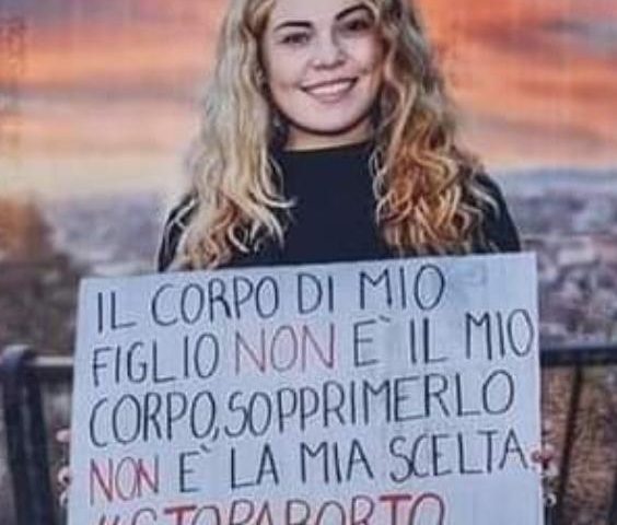 Dorgali, manifesti contro l’aborto. Il Comune: “Libertà di scelta alle donne, maternità non imposizione”