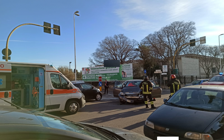 Cagliari, brutto incidente stradale: due persone ferite, una è grave