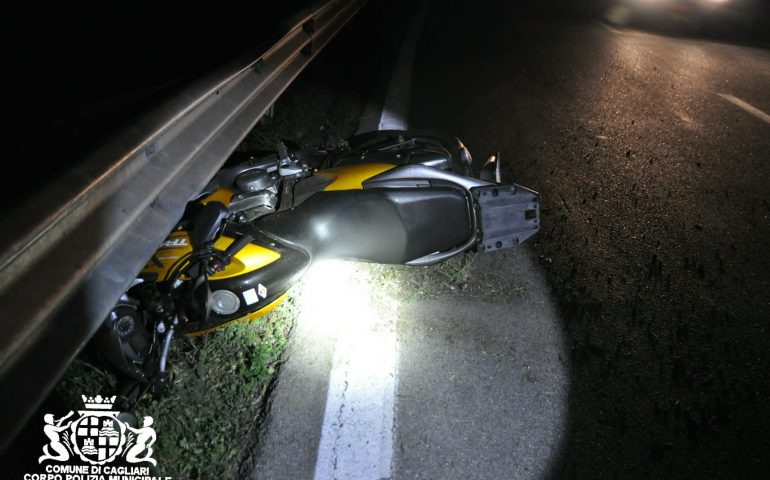 Cade dalla moto sulla 554 e finisce sull’asfalto: 29enne al pronto soccorso