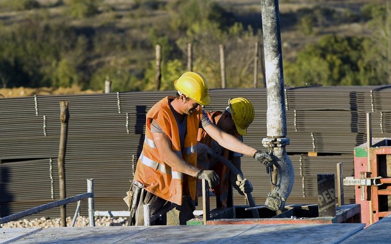 AREA, al via la riqualificazione di 35mila edifici in Sardegna. Solinas: “Possibile creare 14mila posti di lavoro”