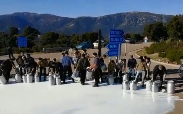 Protesta del latte, lunedì i pastori davanti al Giudice. Previsto sit in in tribunale: “I pastori non si arrestano”