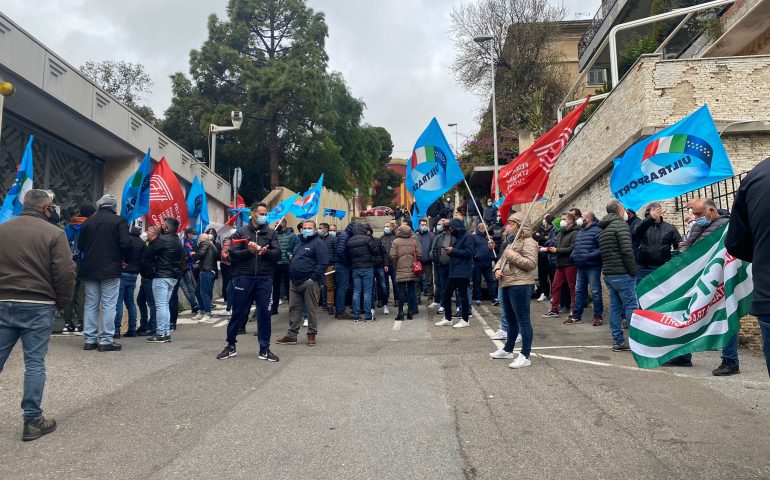 Porto Canale, sit-in a Villa Devoto: le richieste dei sindacati