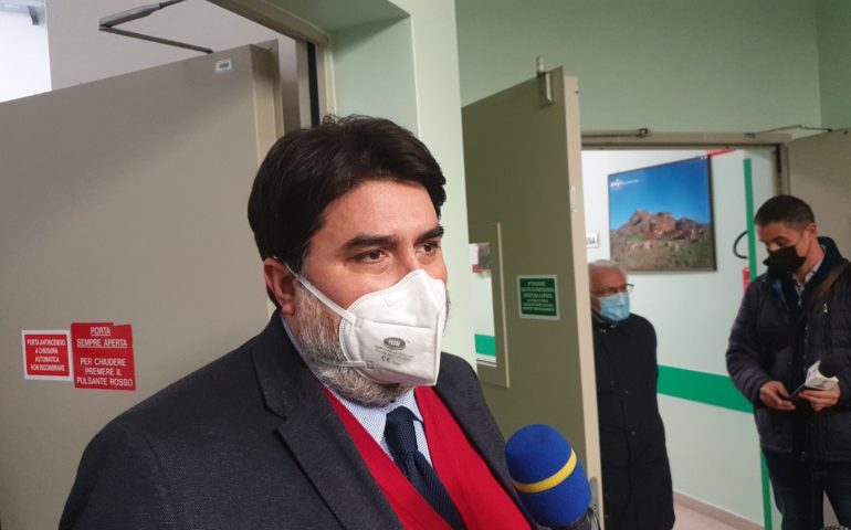 Solinas all’attacco: “Siamo in linea con il piano vaccinale. Sardegna prigioniera del ‘valzer’ dei colori”