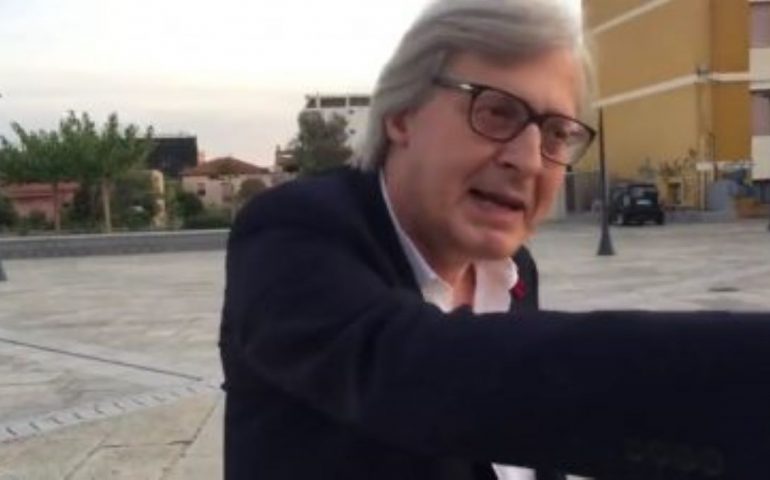 Lockdown a Bono, Sgarbi all’attacco: “Il sindaco delira”