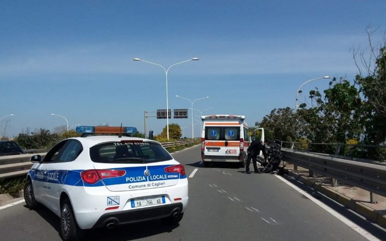 Cagliari, grave incidente per un centauro sull’Asse Mediano: in curva perde il controllo della moto, trasportato immediatamente al Pronto Soccorso