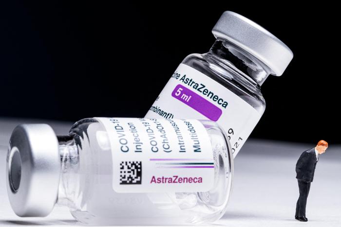 Il vaccino AstraZeneca sospeso anche in tutte le strutture della Sardegna